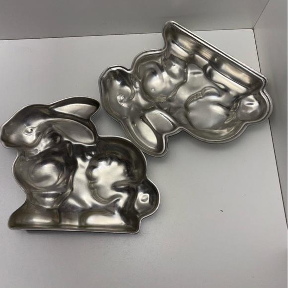 Vintage 70s NordicWare 3D bunny 2-piece aluminum cake pan - Picture 2 of 7
